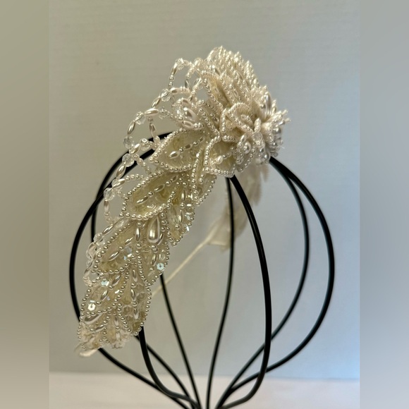 Hand Crafted Wedding Tiara, Faux Pearls, Beaded, Vintage, Off White, One Size - Picture 2 of 9